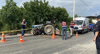 Traktörle motosiklet çarpıştı; 3 ölü