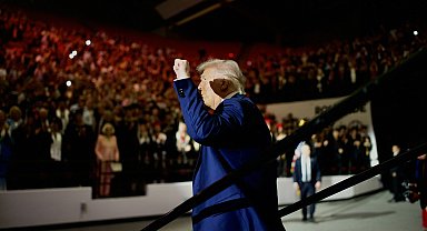 Trump, göçmenler için 'ABD dışına ücretsiz uçuş' kararnamesini imzaladı