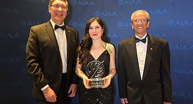 Türk akademisyen, dünyanın en prestijli havacılık ödülünü törenle aldı