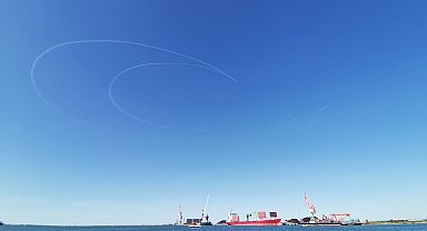 Türk Yıldızları gökyüzüne 'Ay-Yıldız' çizdi