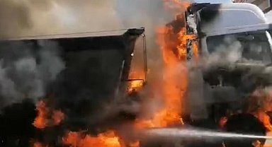 Uşak'ta park halindeki TIR'da yangın