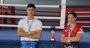 Van YYÜ'den iki sporcu, muaythai şampiyonasında Türkiye birincisi oldu