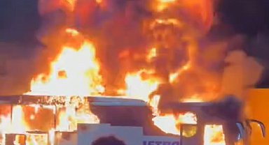 Yolcu otobüsü alev alev yandı