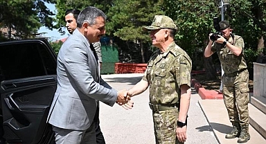 Erzurum Valisi'nden yeni rütbe alan Altuğ Paşa’ya tebrik