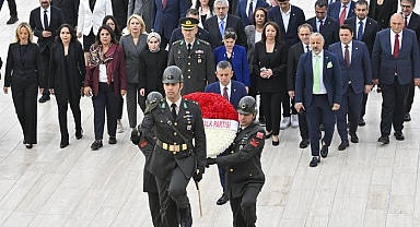 Özgür Özel yeni PM ve YDK üyeleriyle Anıtkabir'de!