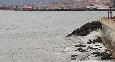 Tekirdağ'da poyraz 3 gündür deniz ulaşımını olumsuz etkiliyor