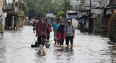 Endonezya'da şiddetli yağışların neden olduğu sellerde 16 kişi öldü