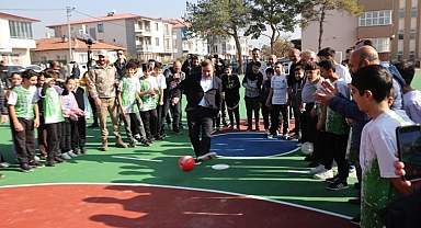 Erzincan’da 101 okulun bahçesine kauçuk zemin yapıldı